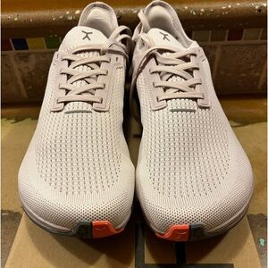 NIB men’s size 10 Flux Adapt run shoes